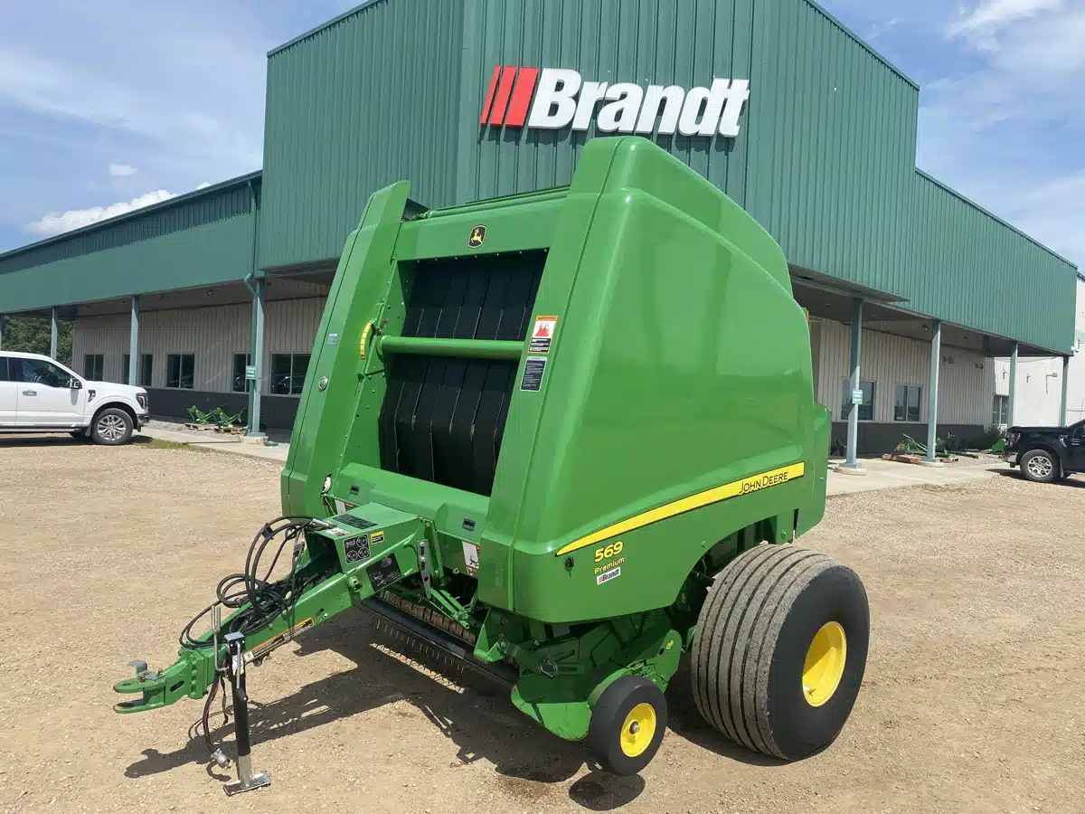 Gallery image 1 for Used 2013 John Deere 569 PREMIUM Round Baler