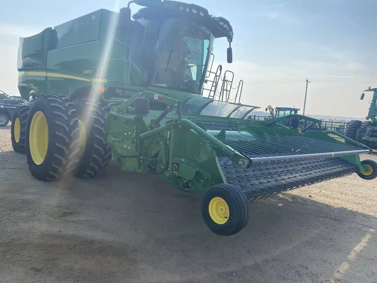 Gallery image 2 for Used 2013 John Deere S670 Combine