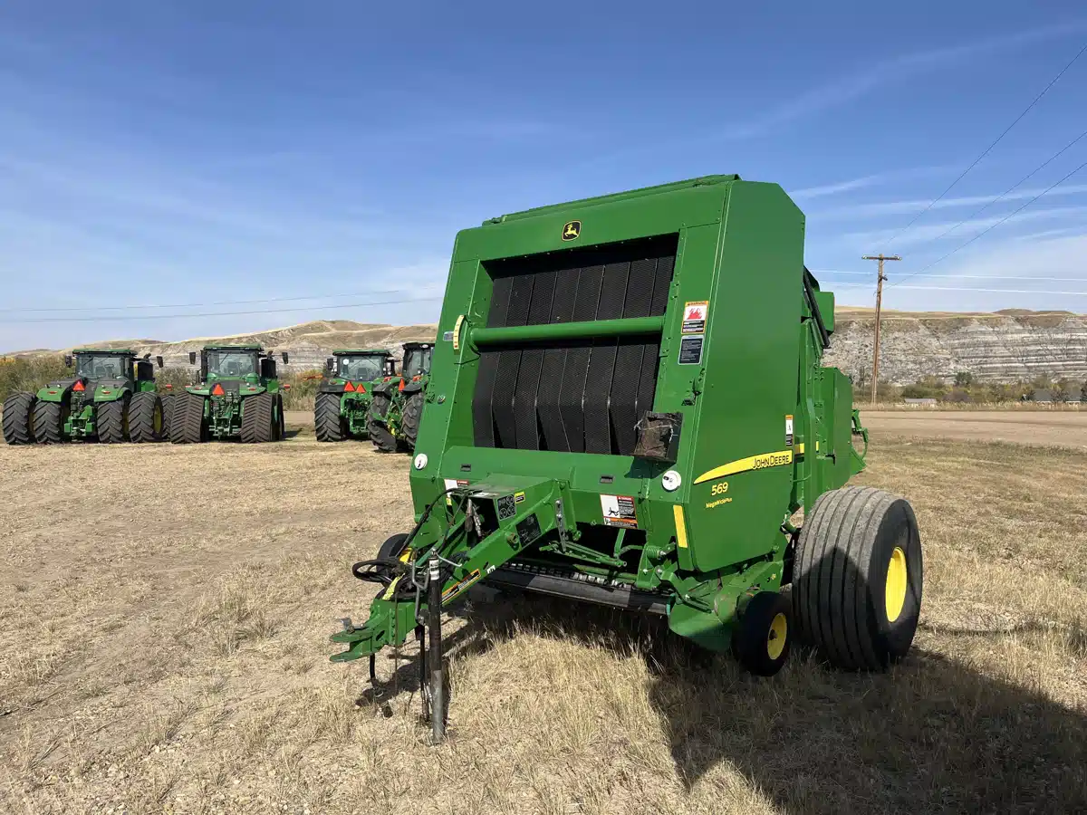 Gallery image 1 for Used 2015 John Deere 569 Round Baler