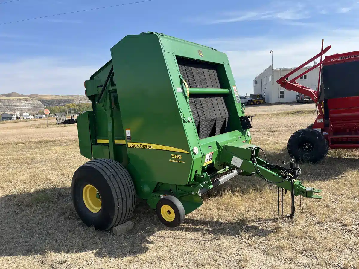 Gallery image 2 for Used 2015 John Deere 569 Round Baler