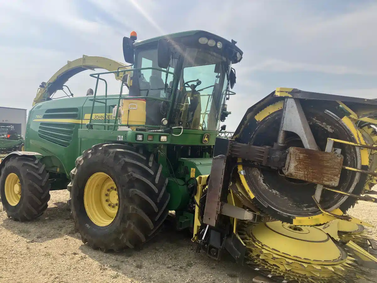 Gallery image 2 for Used 2009 John Deere 7550 Forage Harvester