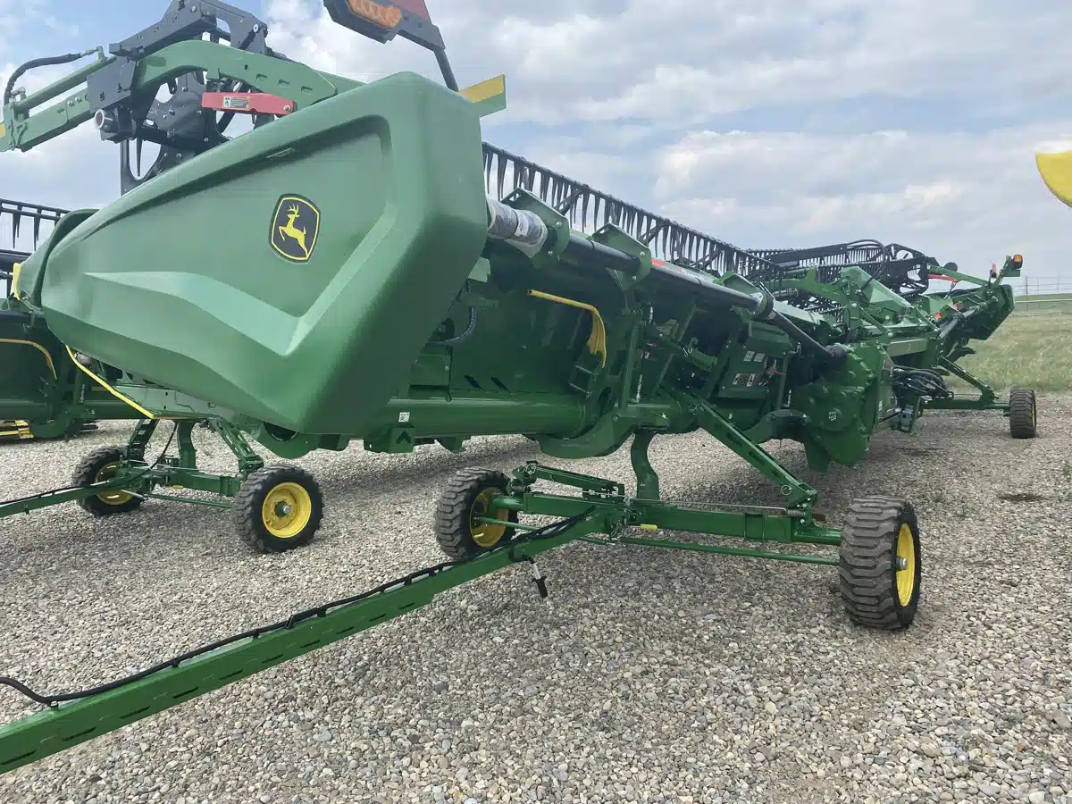 Gallery image 2 for Used 2022 John Deere HD45R Header - Draper