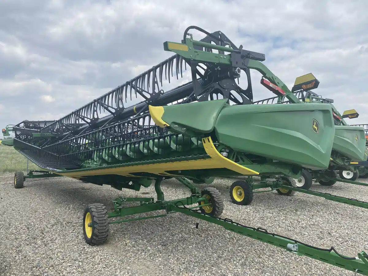 Gallery image 1 for Used 2022 John Deere HD45R Header - Draper