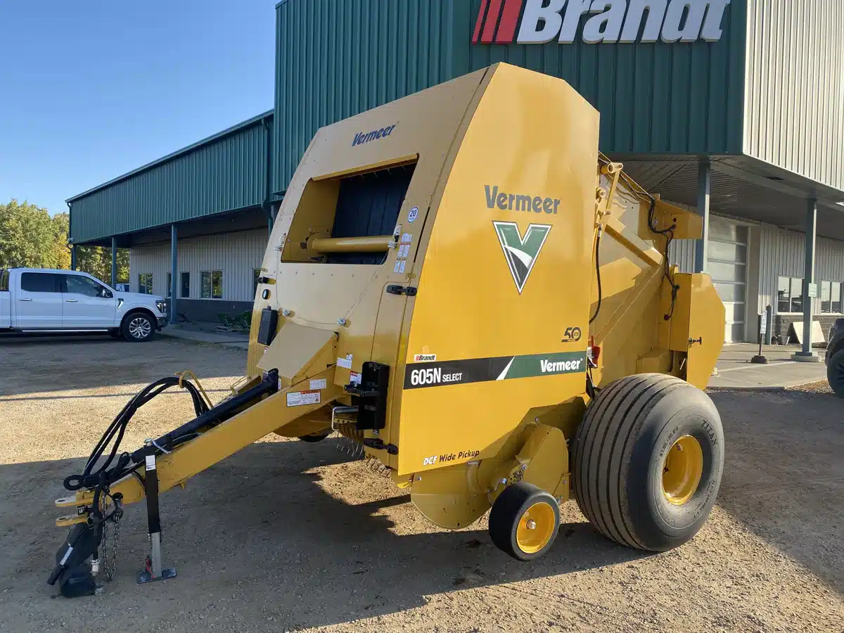 Gallery image 1 for Used 2022 Vermeer 605N Round Baler