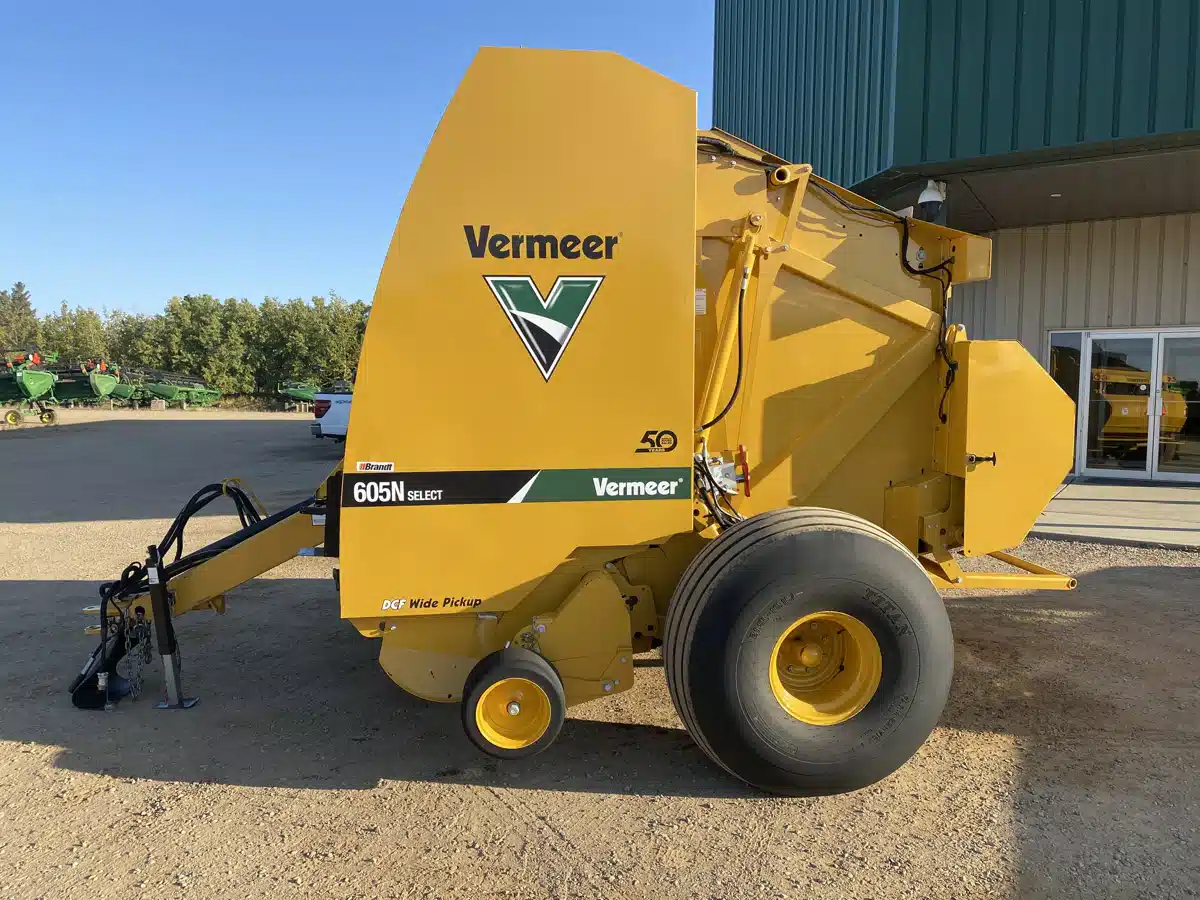 Gallery image 2 for Used 2022 Vermeer 605N Round Baler