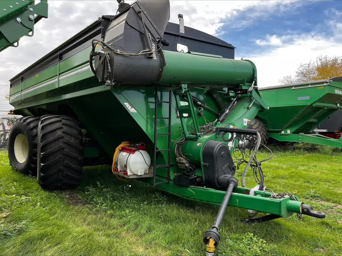 Gallery image 2 for Used 2018 Brent 1596 Grain Cart