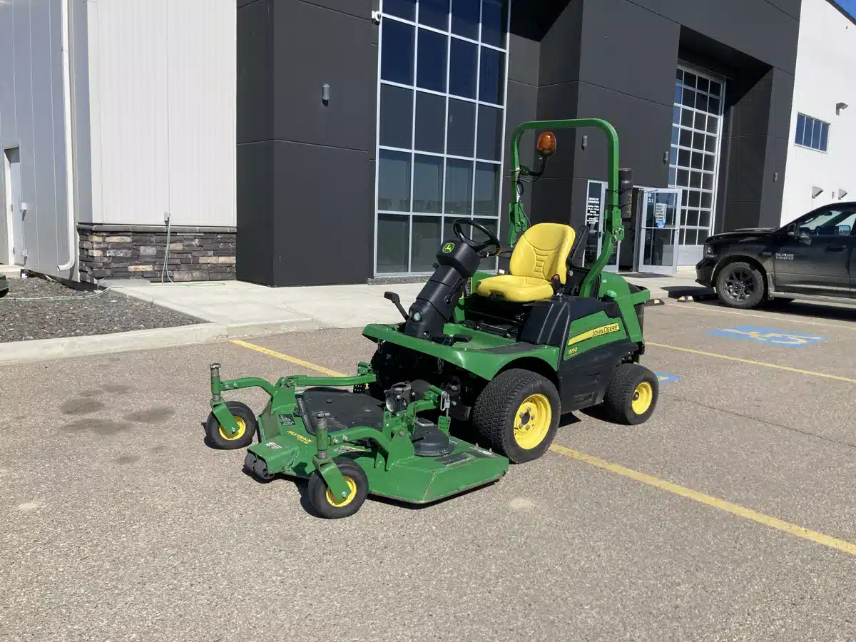 Gallery image 1 for Used 2017 John Deere 1550 Mower - Front Deck