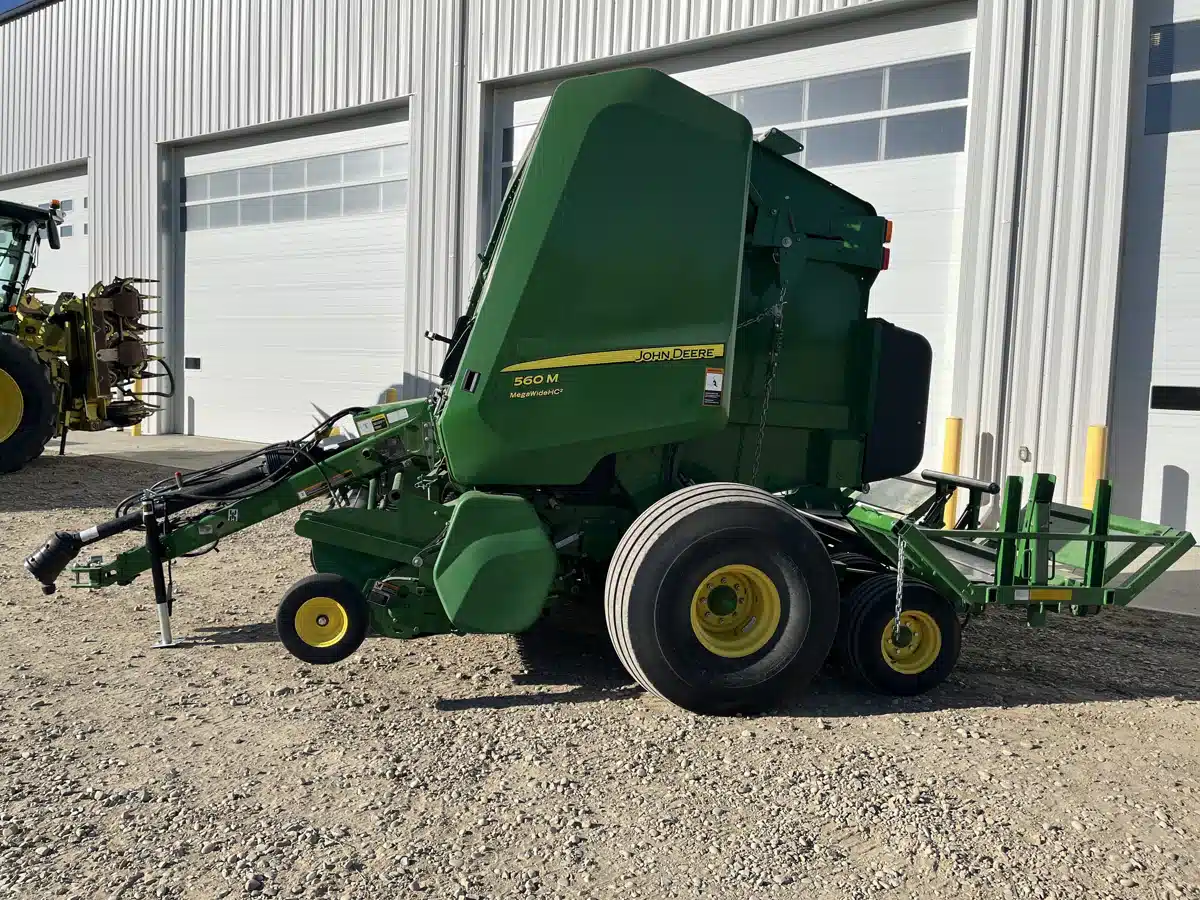 Gallery image 2 for 2020 John Deere 560M Round Baler