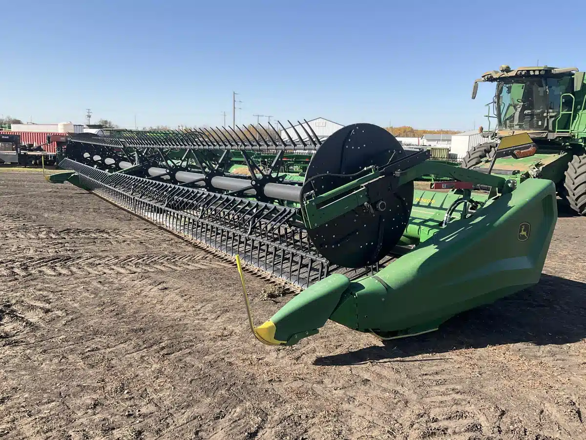 Gallery image 1 for Used 2022 John Deere HD40R Header - Draper