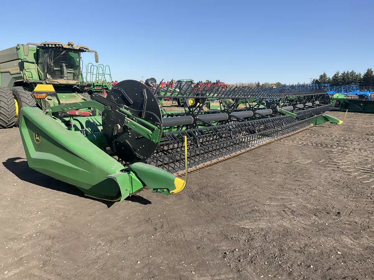 Gallery image 2 for Used 2022 John Deere HD40R Header - Draper