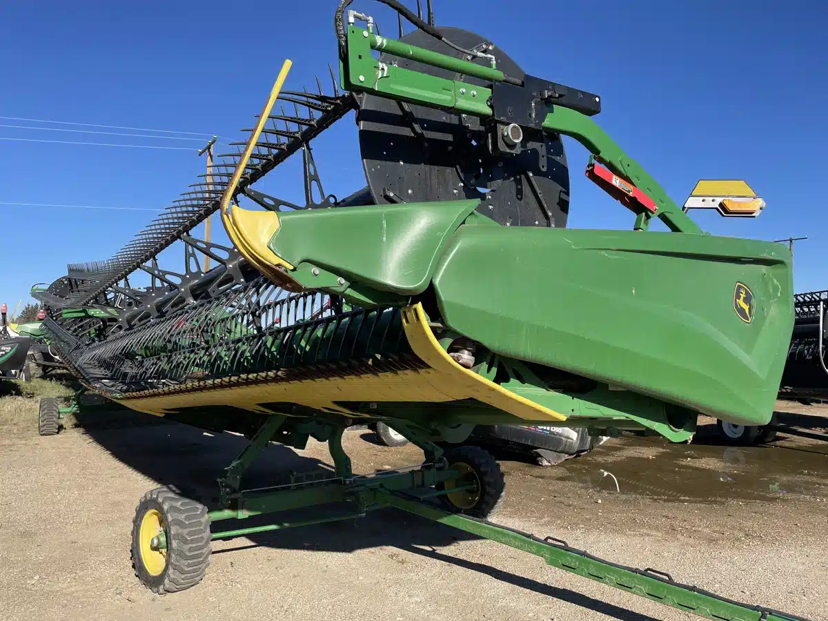 Gallery image 1 for Used 2022 John Deere HD45R Header - Draper