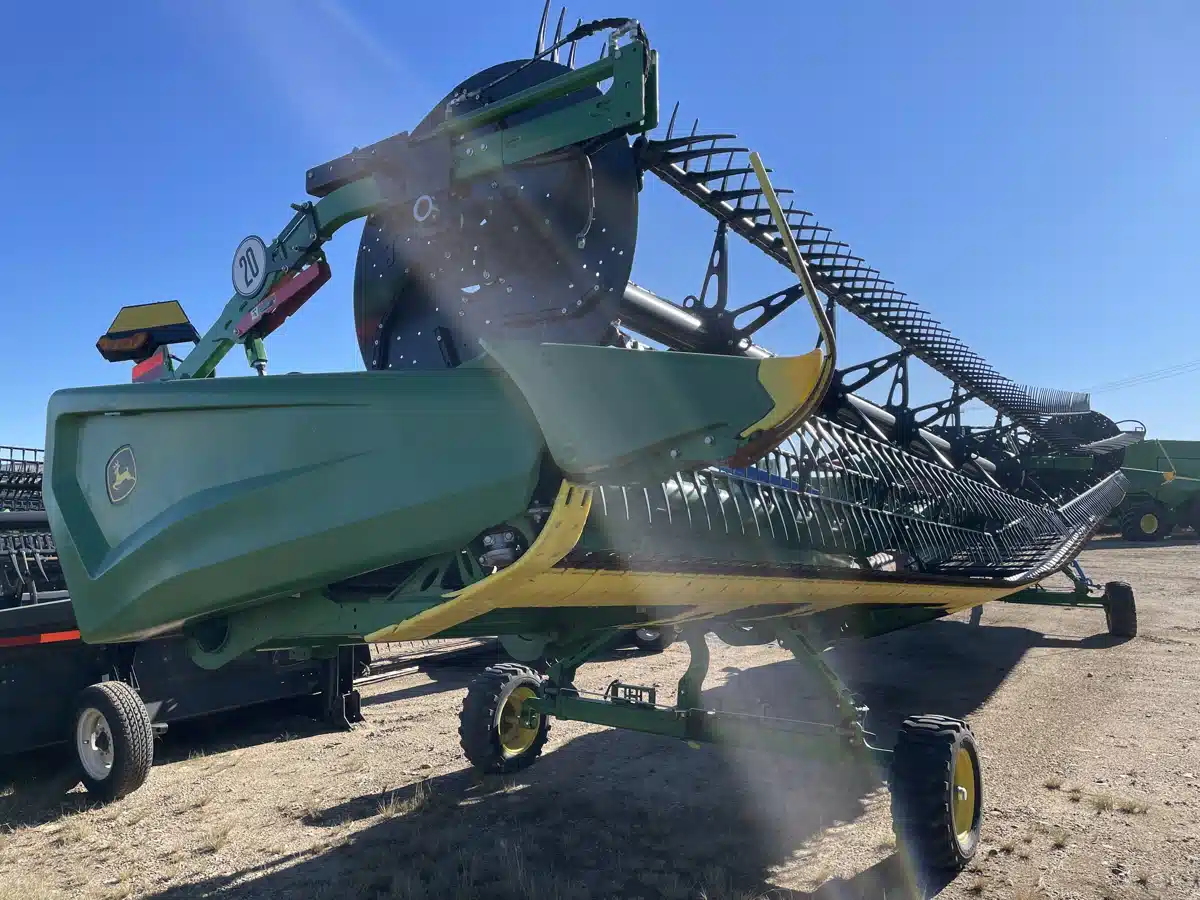 Gallery image 2 for Used 2022 John Deere HD45R Header - Draper