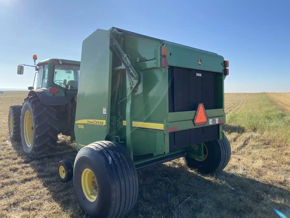 Gallery image 2 for 2010 John Deere 568 Round Baler
