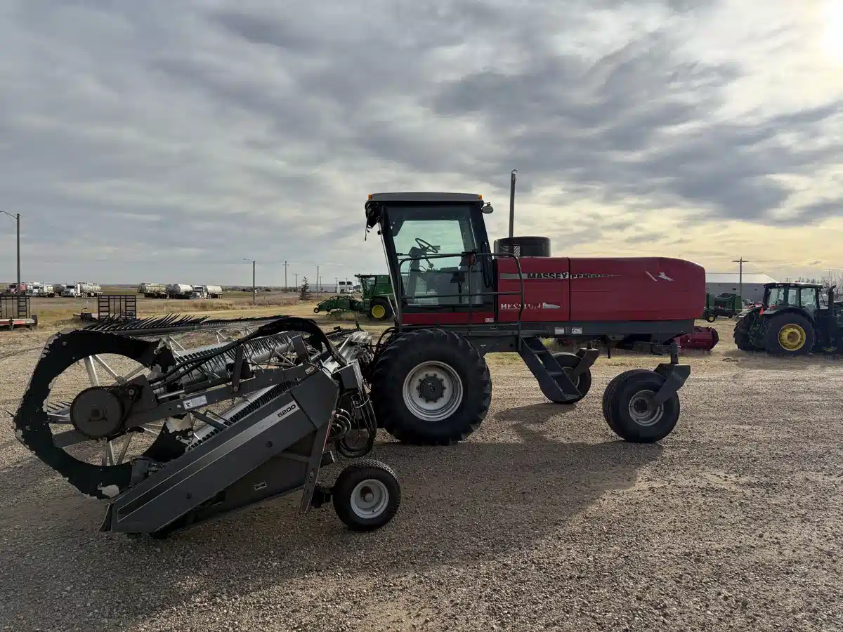 Gallery image 2 for 2010 Massey Ferguson 9430 Windrower