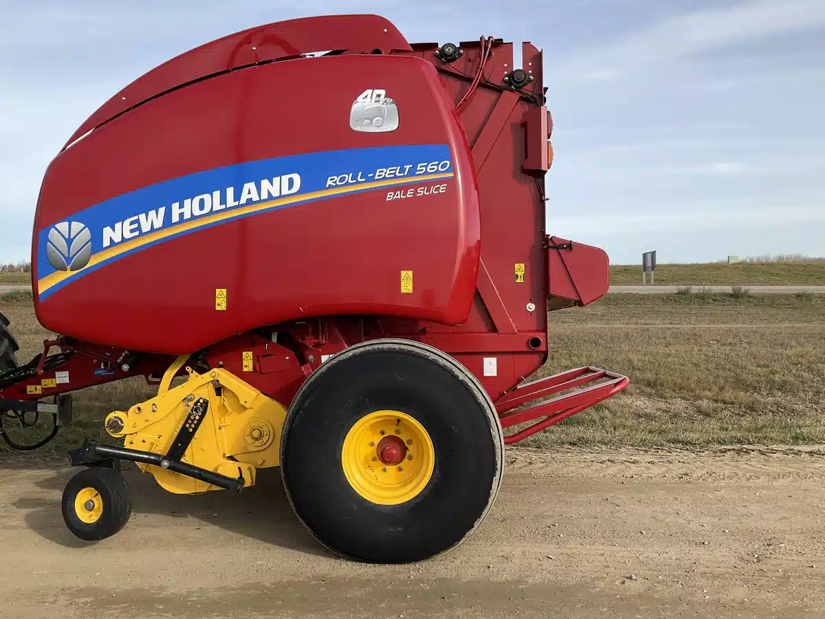 Gallery image 2 for Used 2015 New Holland ROLL-BELT 560 Round Baler