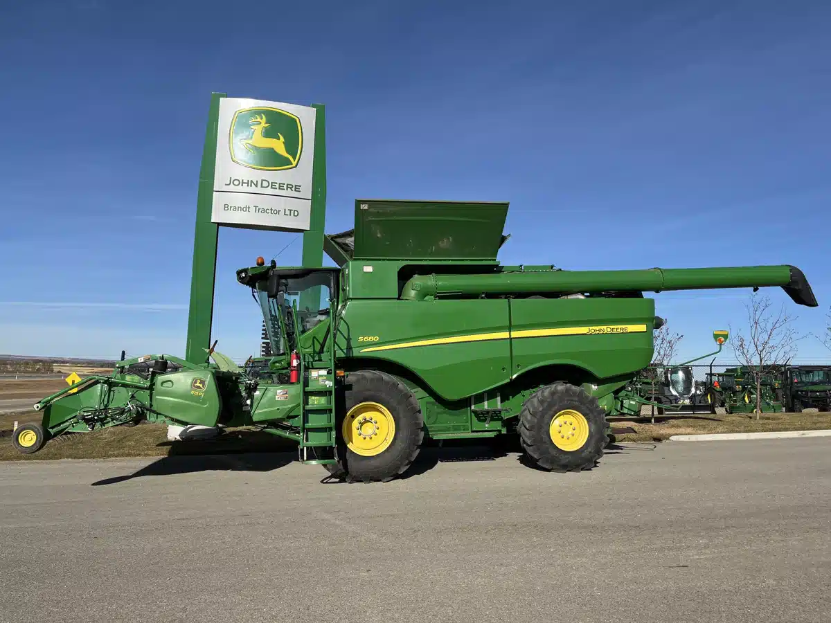 Gallery image 2 for 2013 John Deere S680 Combine