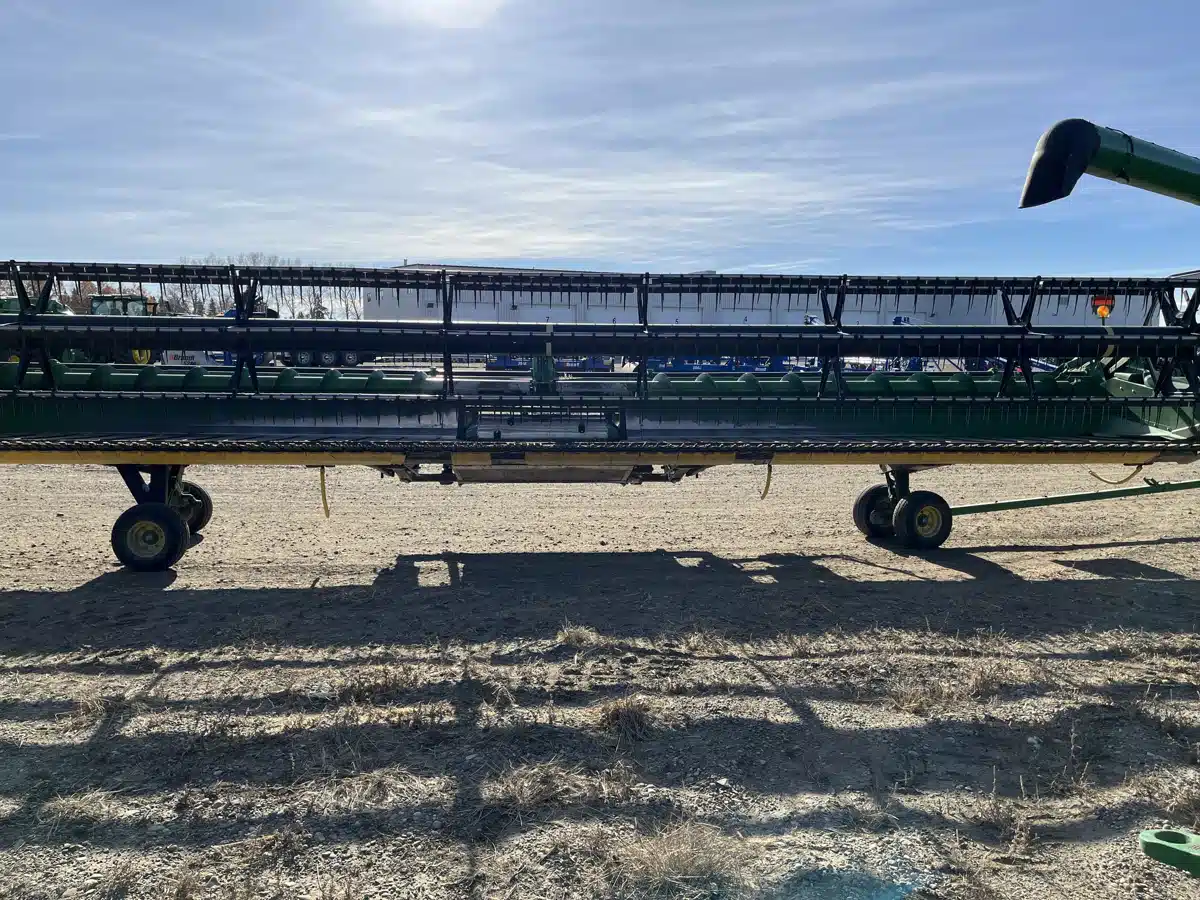 Gallery image 2 for 2010 John Deere 635D Header - Draper