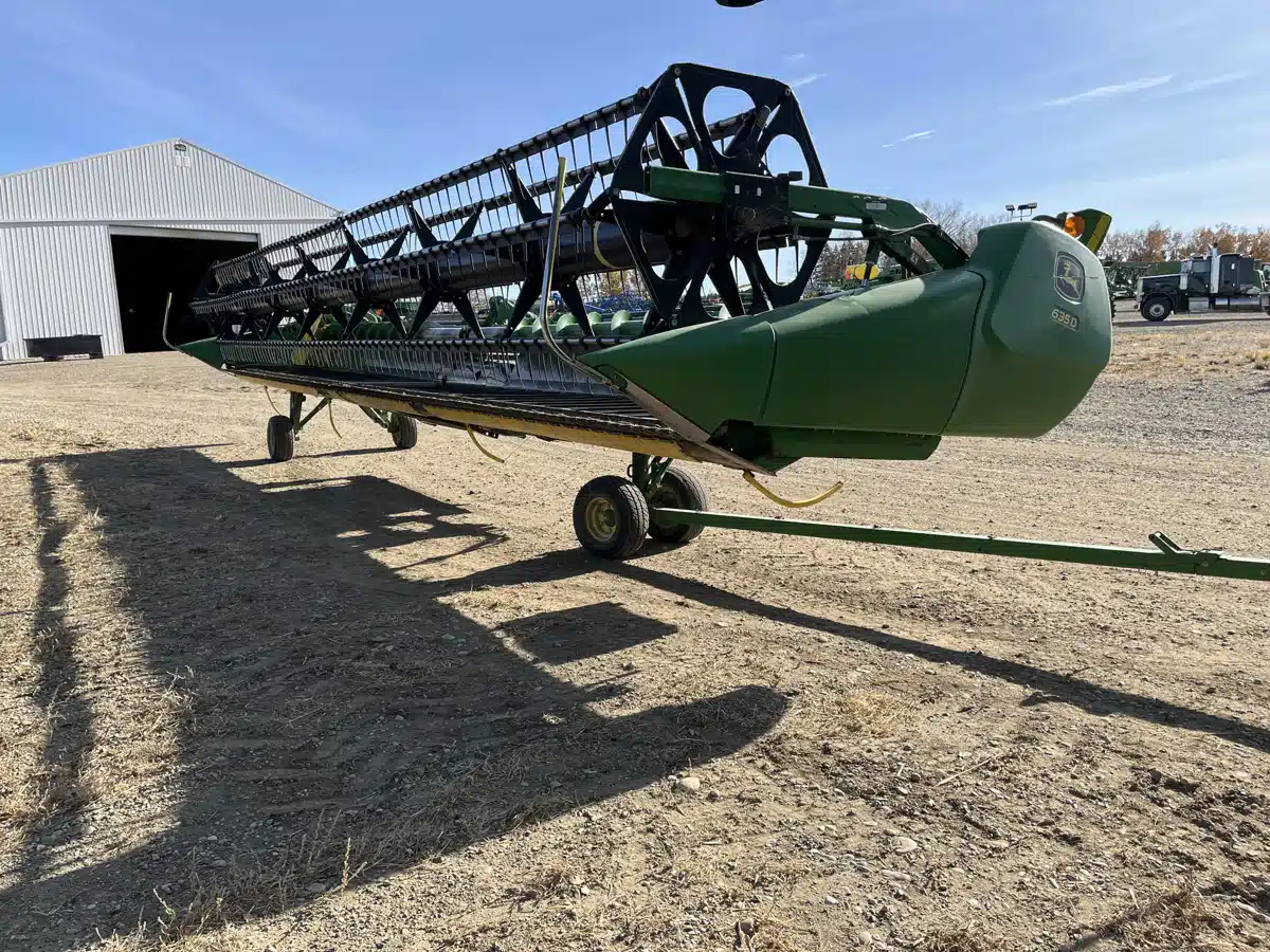 Gallery image 1 for 2010 John Deere 635D Header - Draper