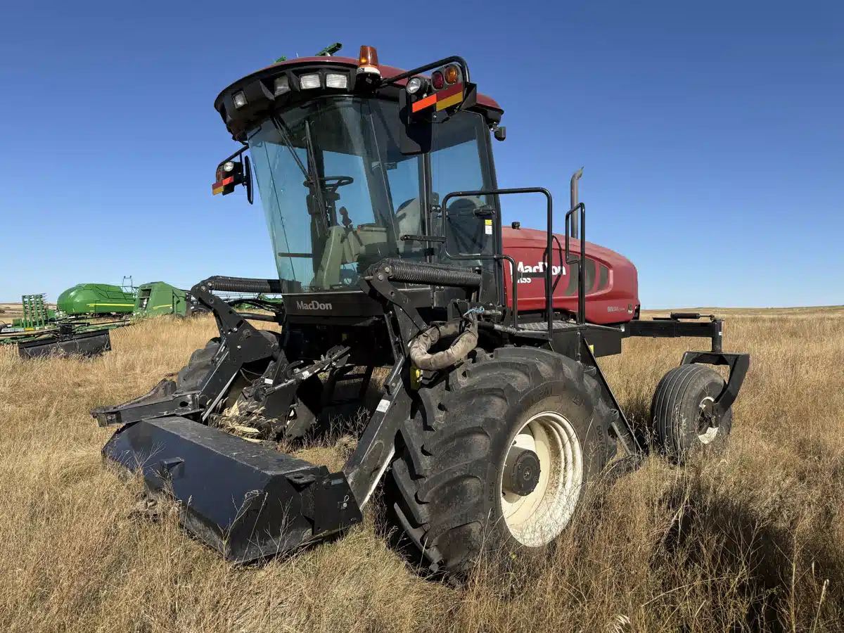 Used 2013 MacDon M155 Windrower