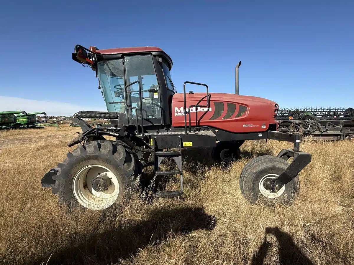 Gallery image 2 for 2013 MacDon M155 Windrower