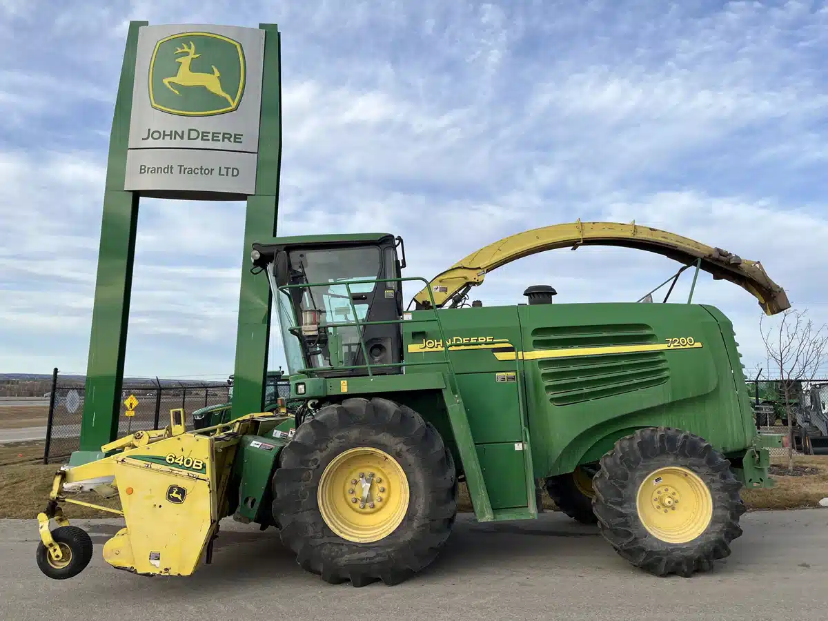 Gallery image 2 for Used 2006 John Deere 7200 Forage Harvester