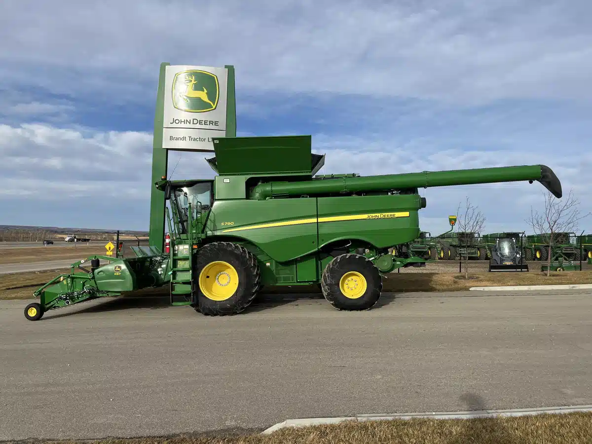 Gallery image 2 for 2019 John Deere S790 Combine