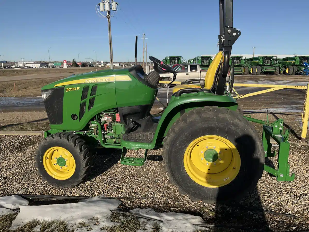 Gallery image 2 for Used 2023 John Deere 3039R Tractor