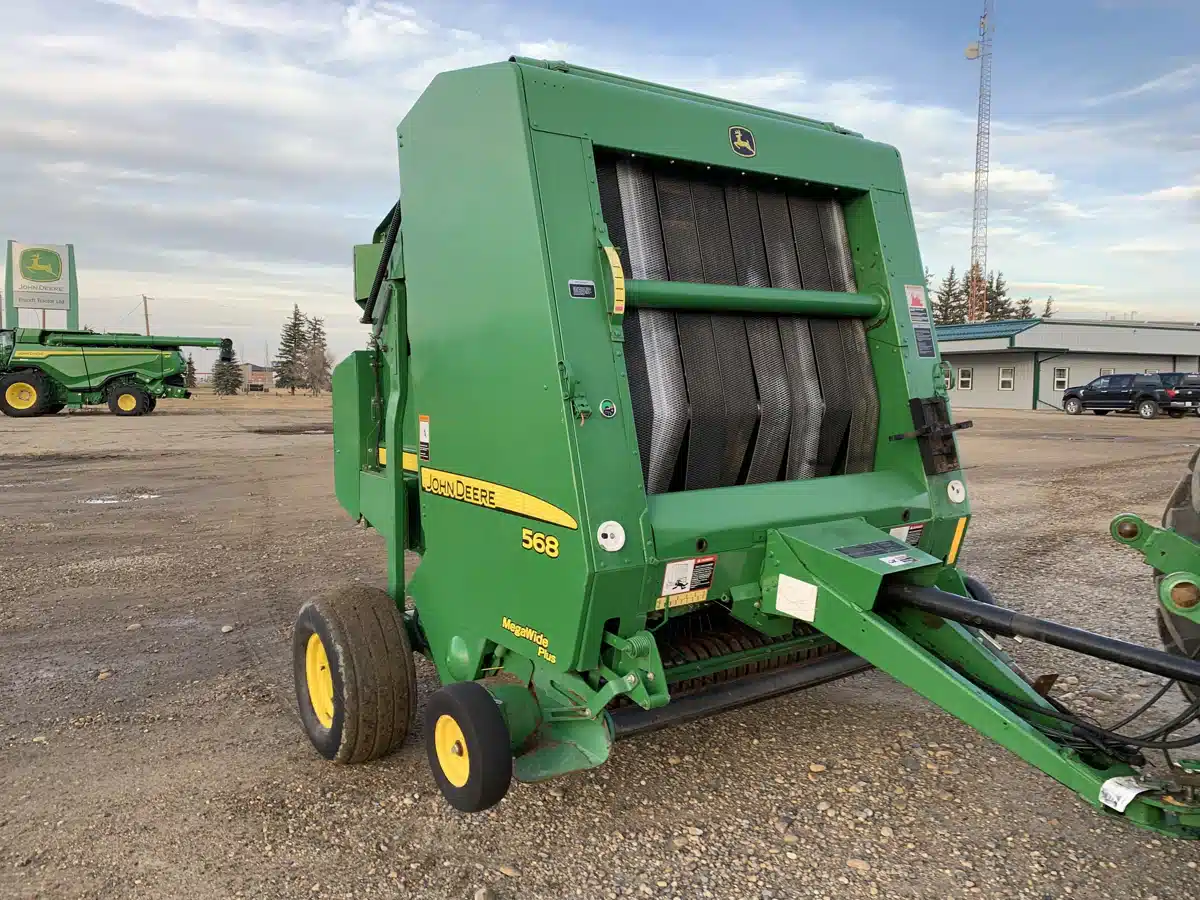 Gallery image 2 for 2010 John Deere 568 Round Baler