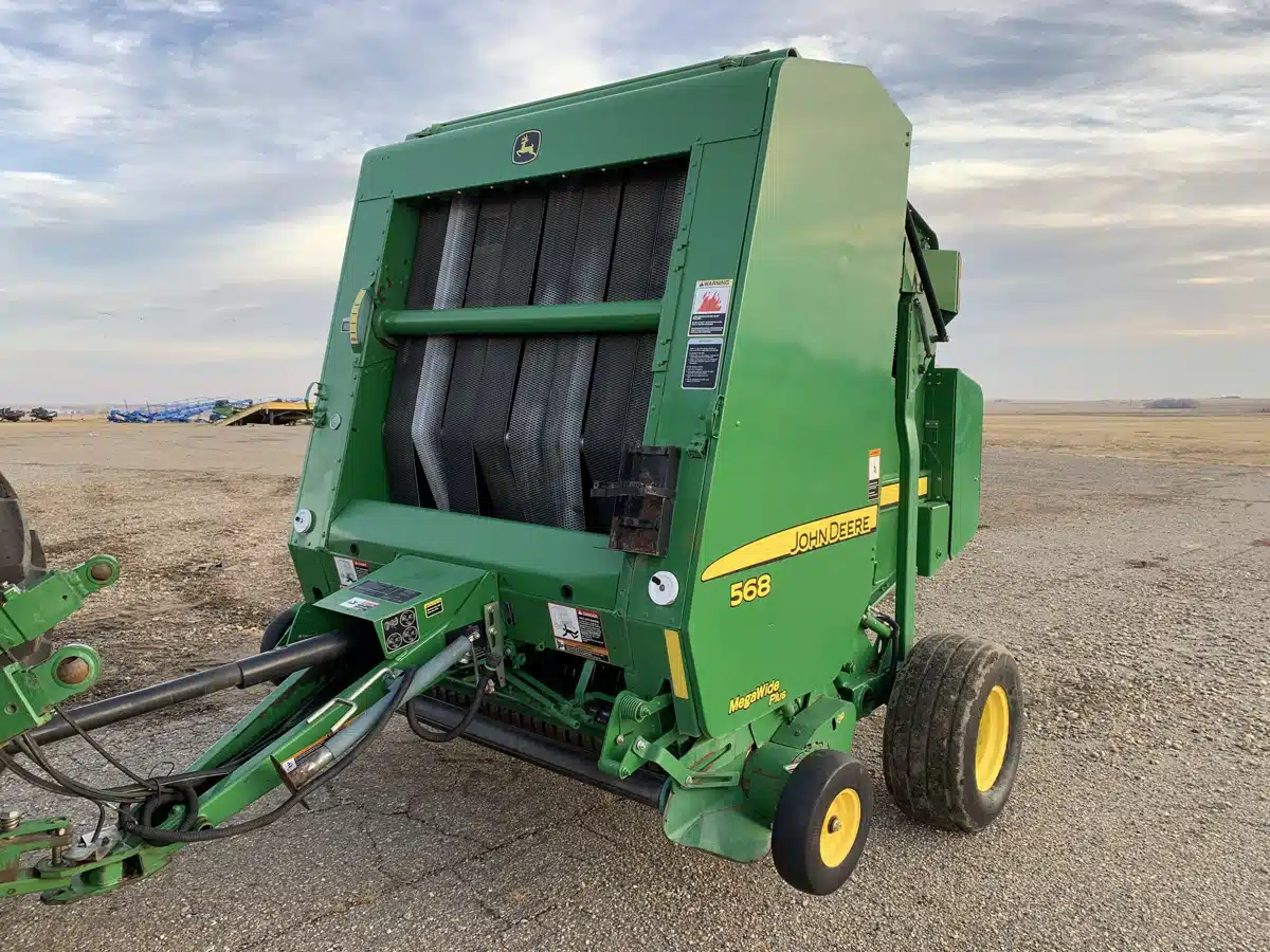 Gallery image 1 for 2010 John Deere 568 Round Baler