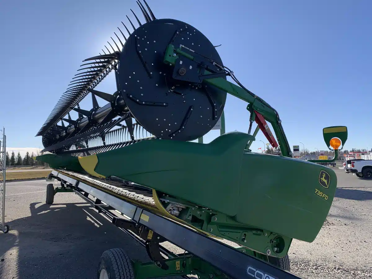 Gallery image 1 for 2019 John Deere 735FD Header - Draper