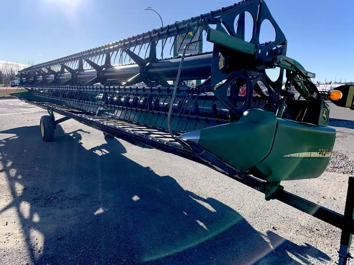 Gallery image 1 for 2007 John Deere 936D Header - Draper