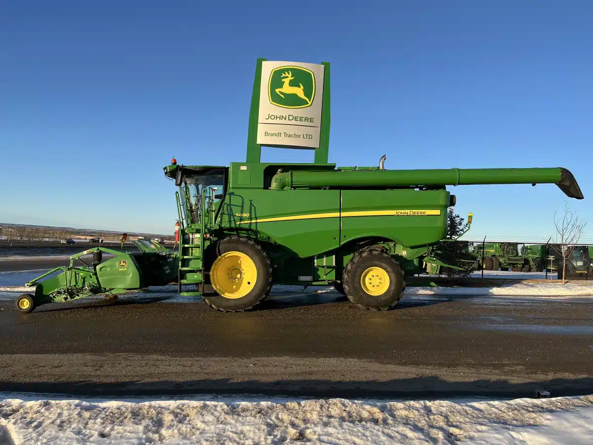 Gallery image 2 for 2014 John Deere S680 Combine