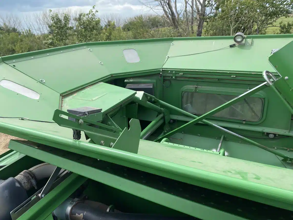 Gallery image 2 for 2000 John Deere 9650 Combine