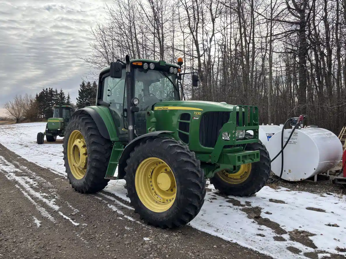Gallery image 2 for Used 2009 John Deere 7230 PREMIUM Tractor