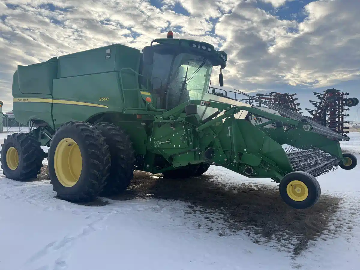 Gallery image 2 for Used 2016 John Deere S690 Combine