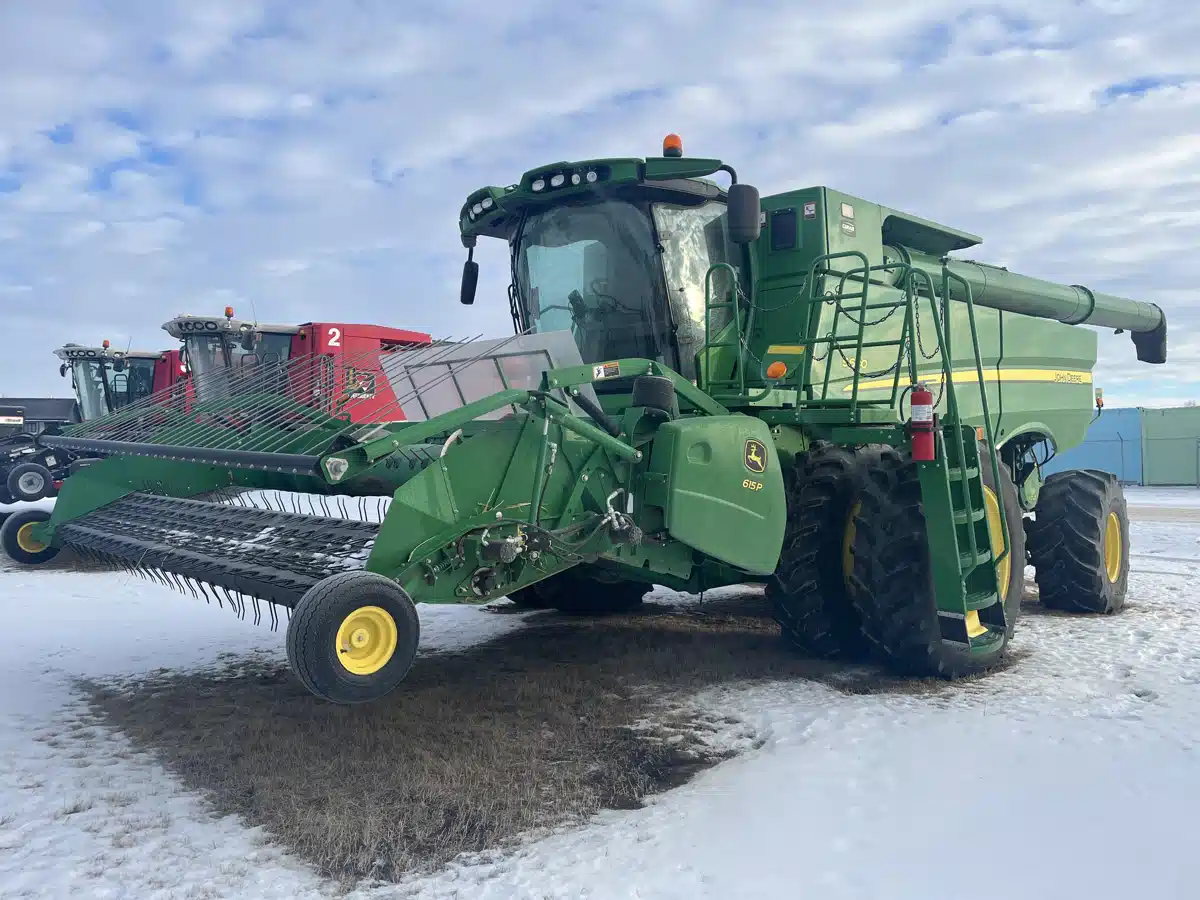 Gallery image 1 for Used 2016 John Deere S690 Combine
