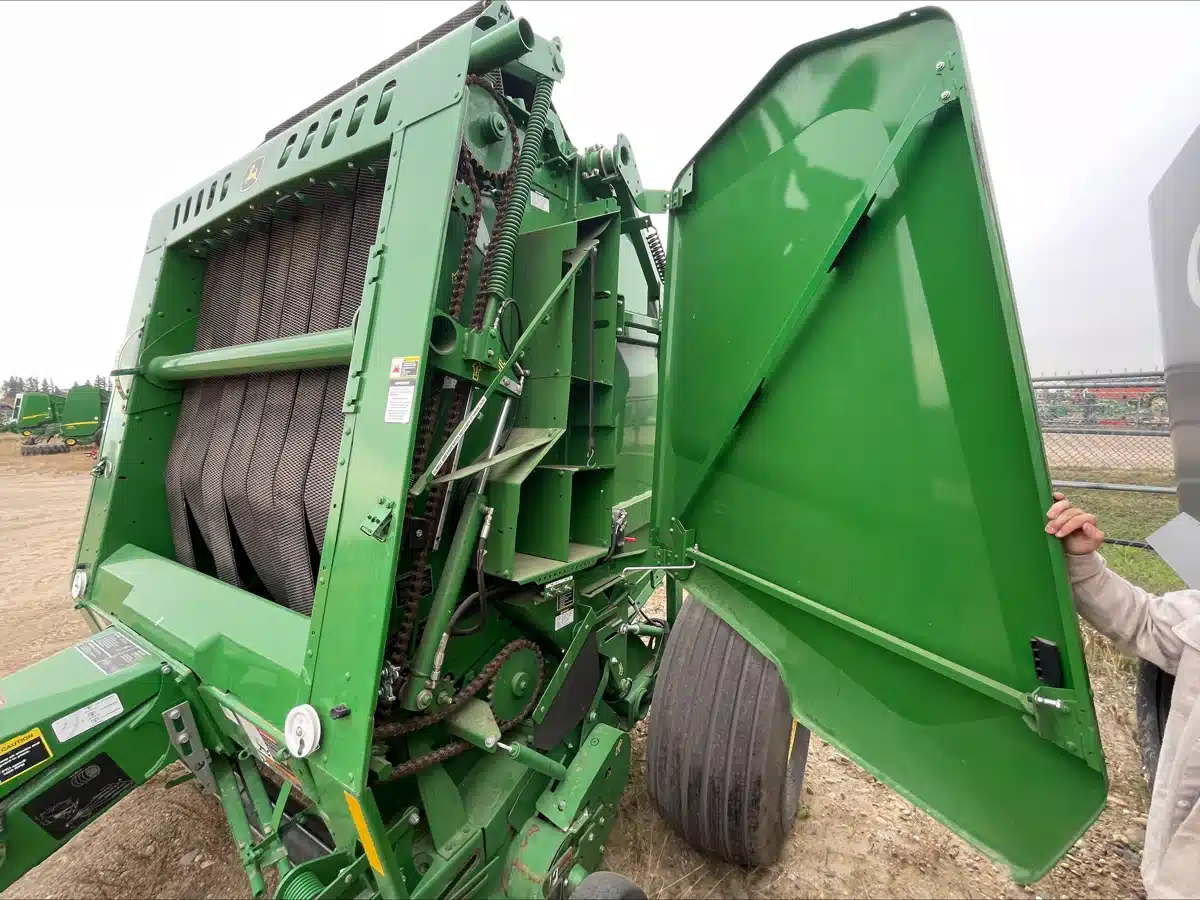 Gallery image 1 for 2021 John Deere 560M Round Baler