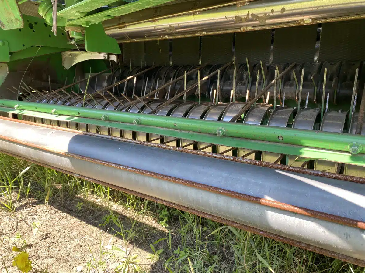 Gallery image 2 for 2012 John Deere 568 Round Baler