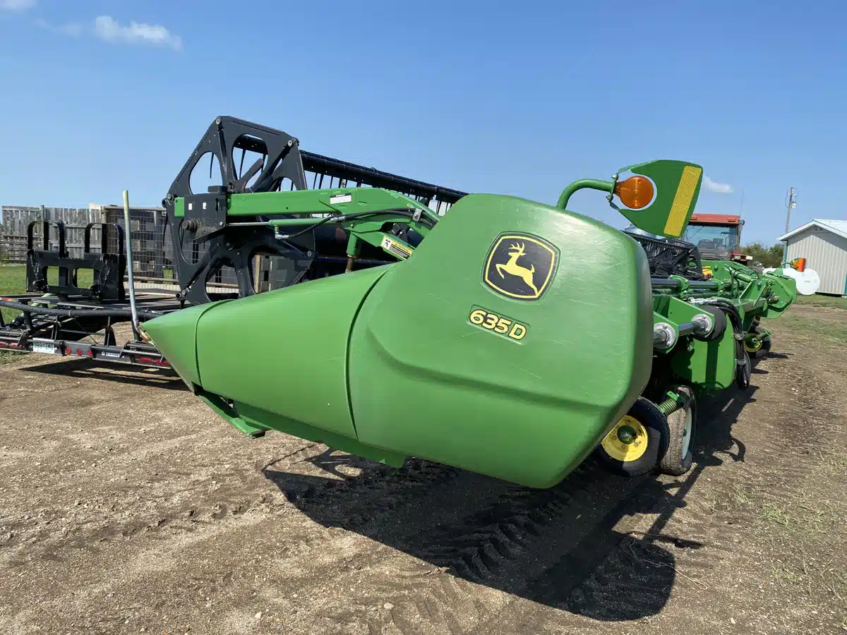 Used 2010 John Deere 635D Header - Draper