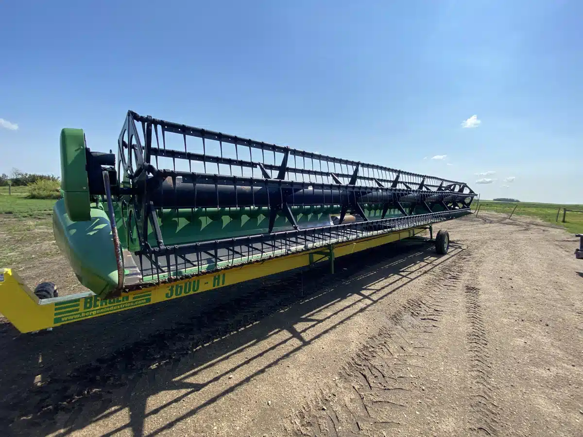 Gallery image 2 for Used 2010 John Deere 635D Header - Draper