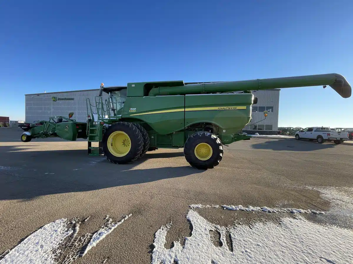 Gallery image 2 for Used 2015 John Deere S680 Combine