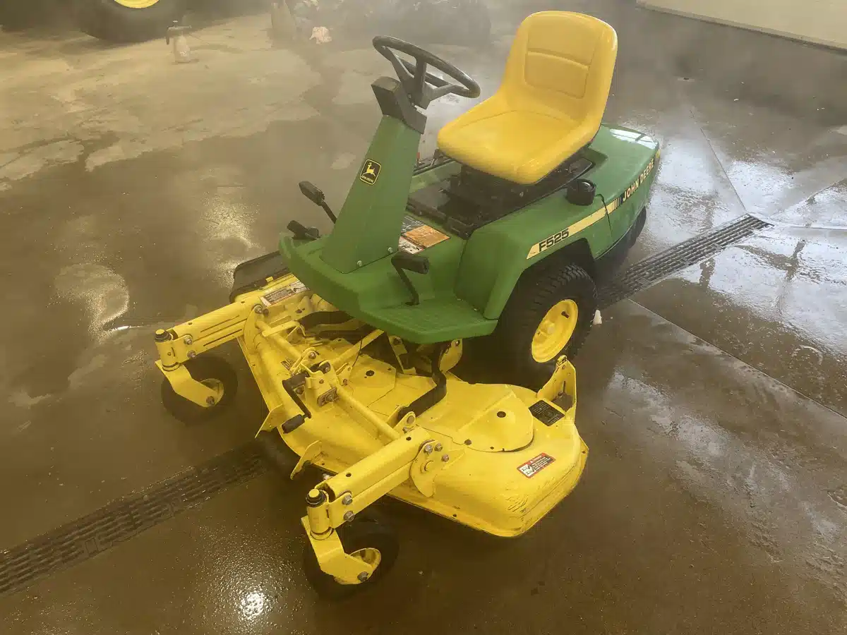 Gallery image 1 for 1994 John Deere F525 Mower - Front Deck