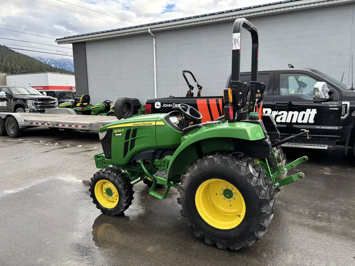 Gallery image 2 for 2021 John Deere 3035D Tractor