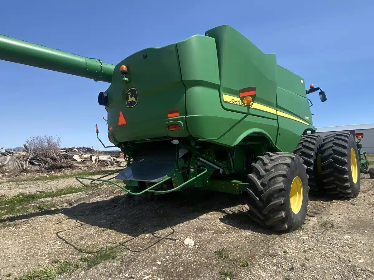 Gallery image 2 for 2015 John Deere S680 Combine