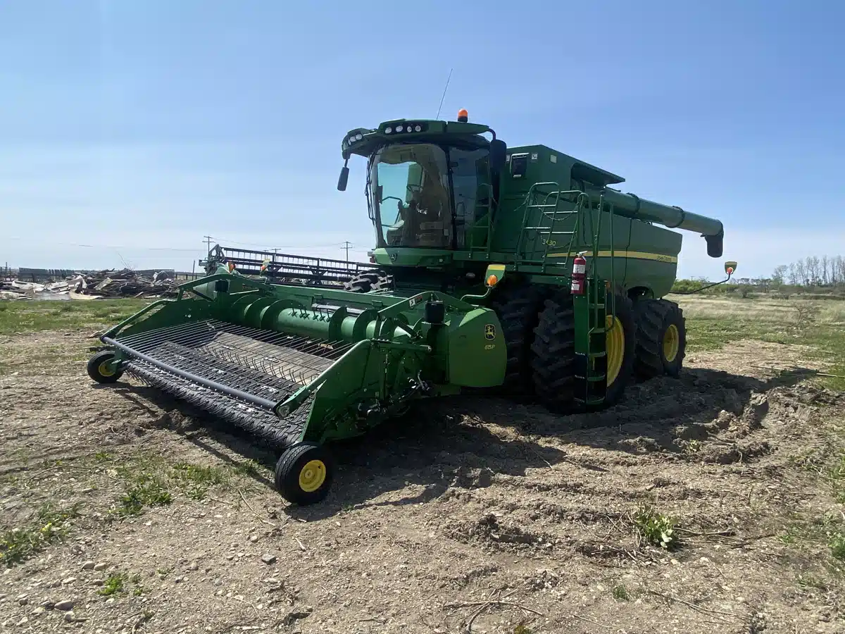Gallery image 1 for 2015 John Deere S680 Combine