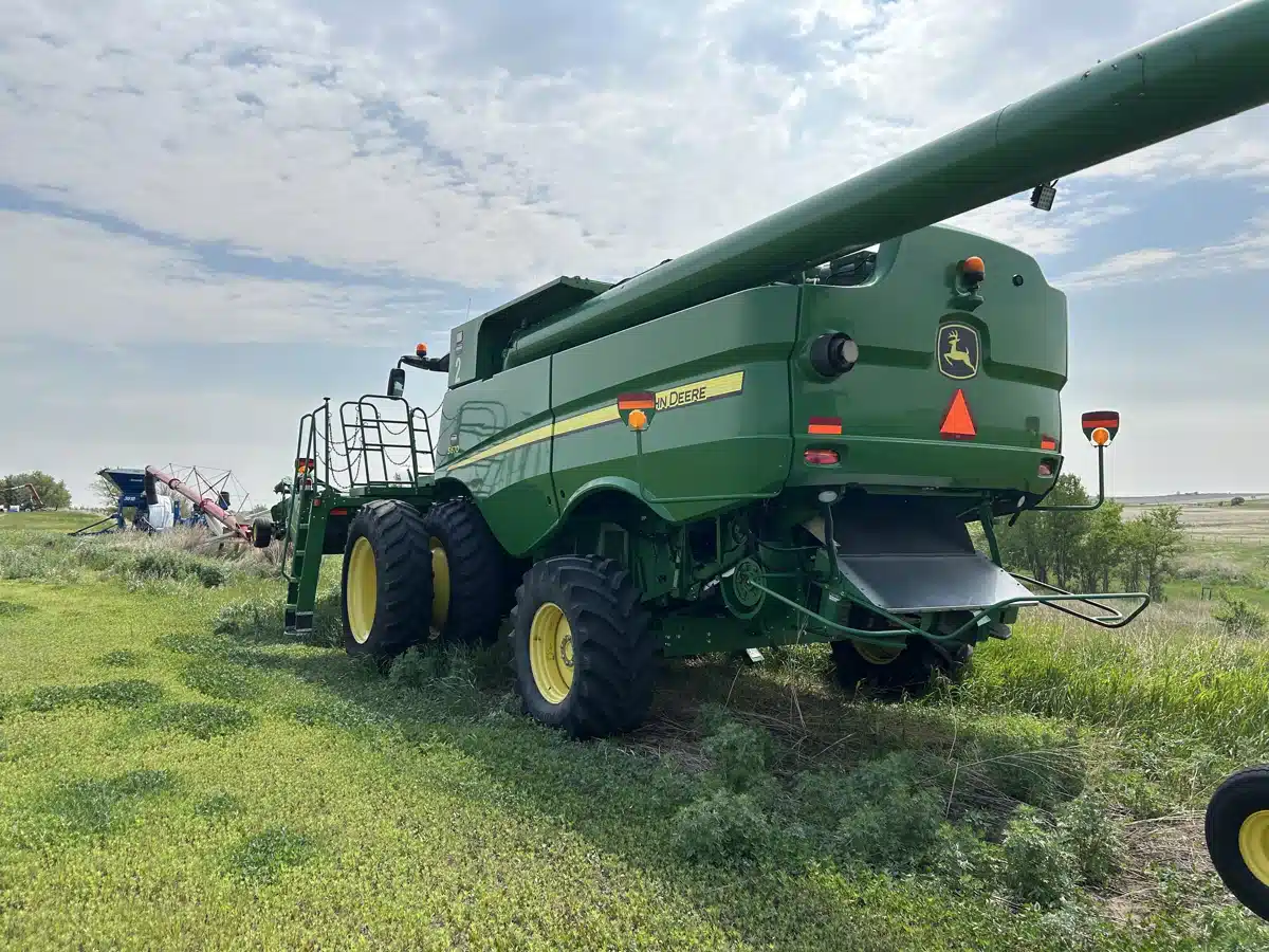 Gallery image 2 for 2013 John Deere S670 Combine