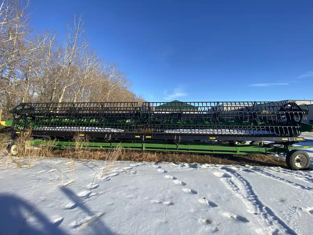 Gallery image 2 for 2022 John Deere HD40R Header - Draper