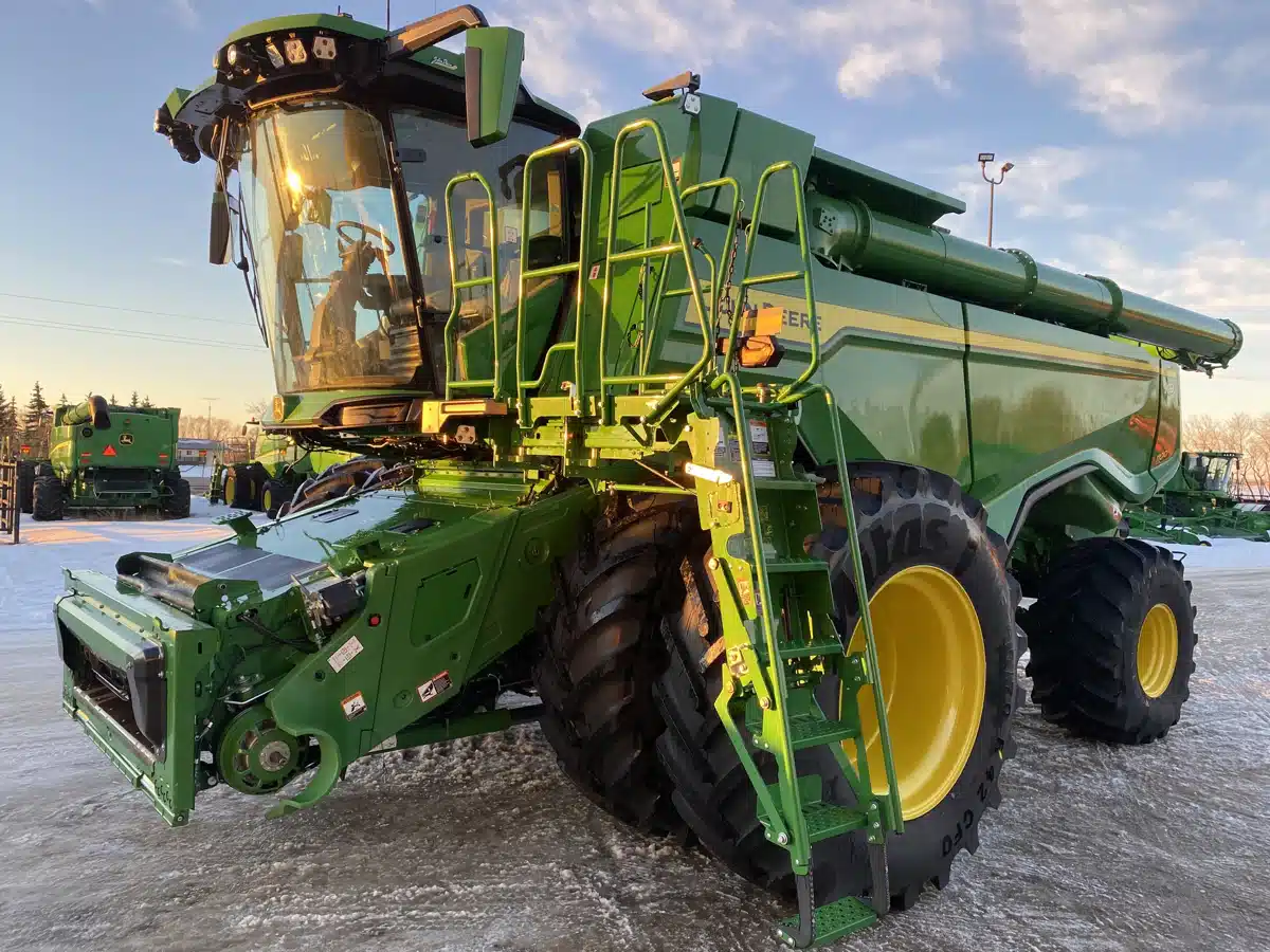 Gallery image 1 for 2024 John Deere X9 1100 Combine