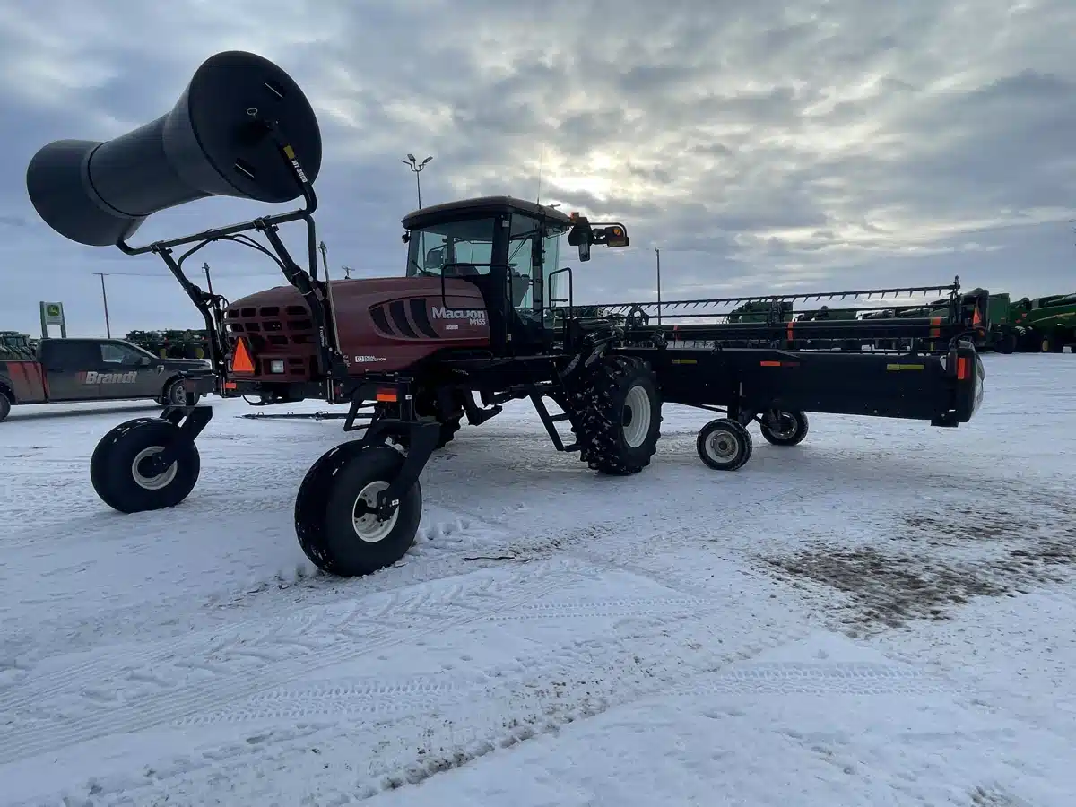 Gallery image 2 for 2016 MacDon M155 Windrower