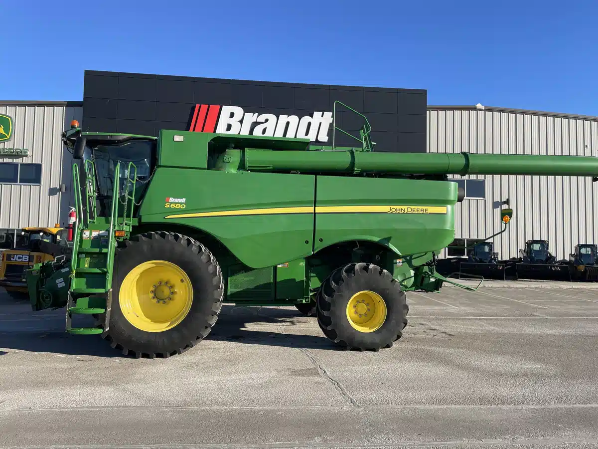 Gallery image 2 for 2017 John Deere S680 Combine